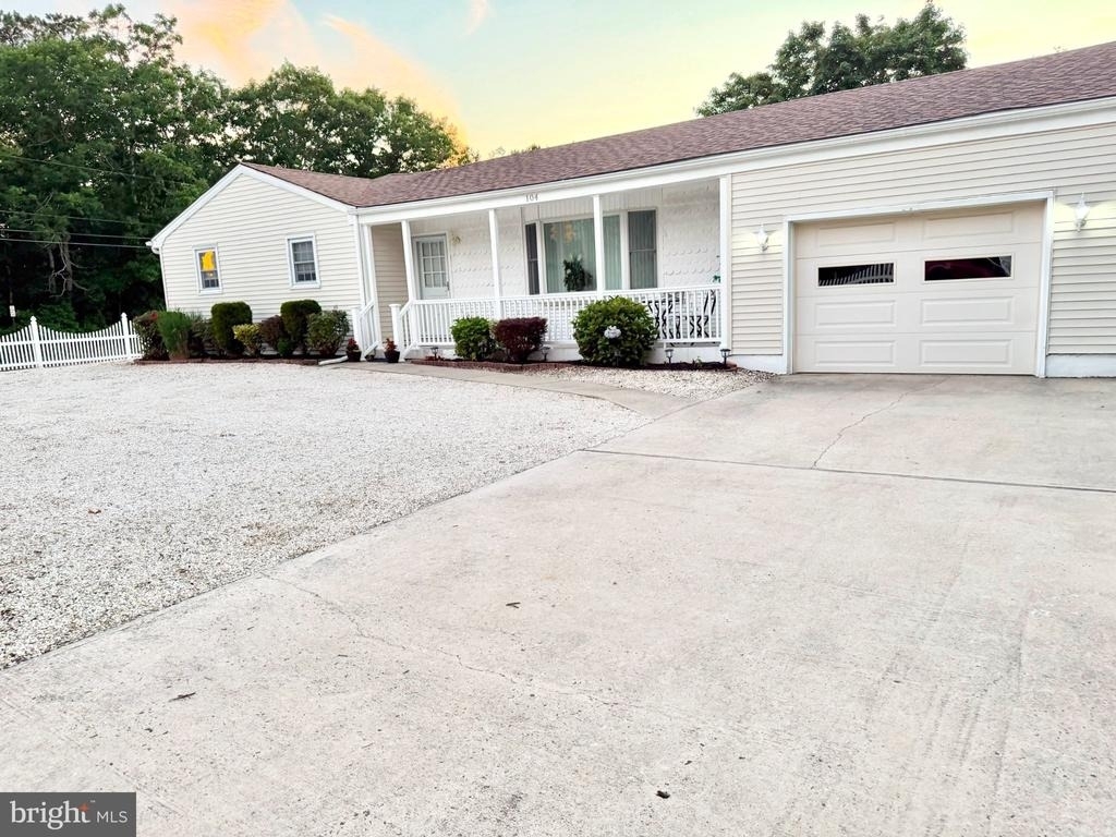 104 Nautilus Drive - Photo 0