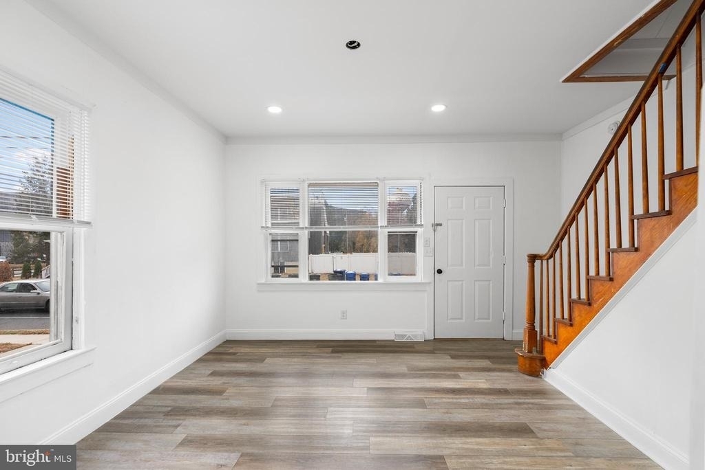 302 N Main Street - Photo 2