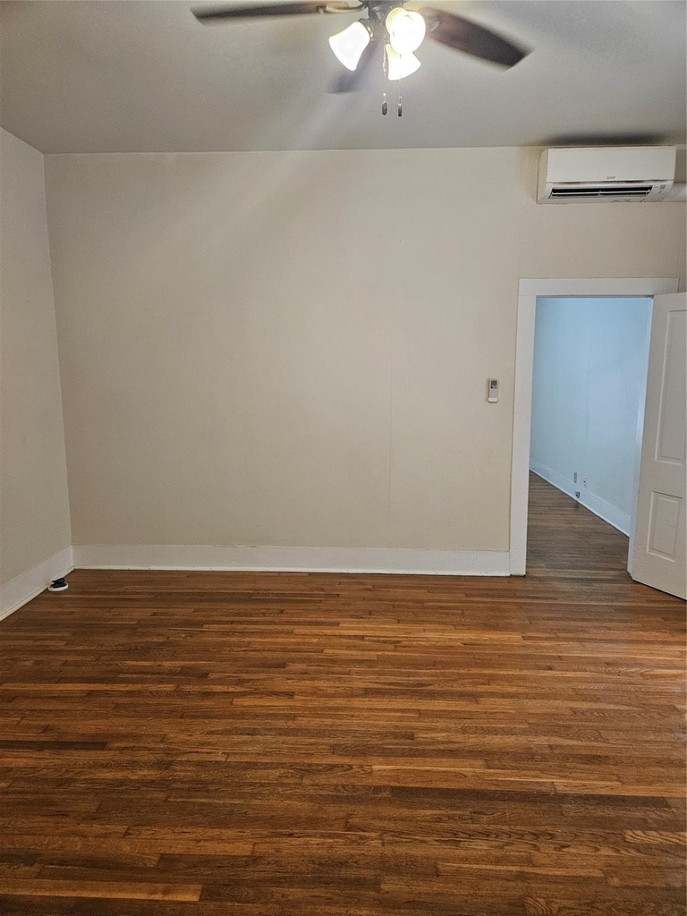 704 W 22nd St - Photo 2