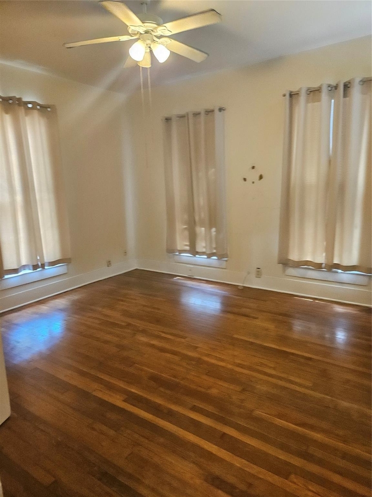 704 W 22nd St - Photo 6