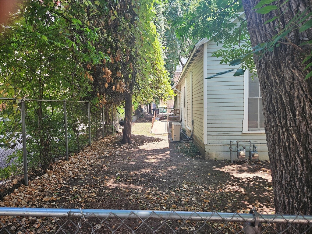 704 W 22nd St - Photo 8