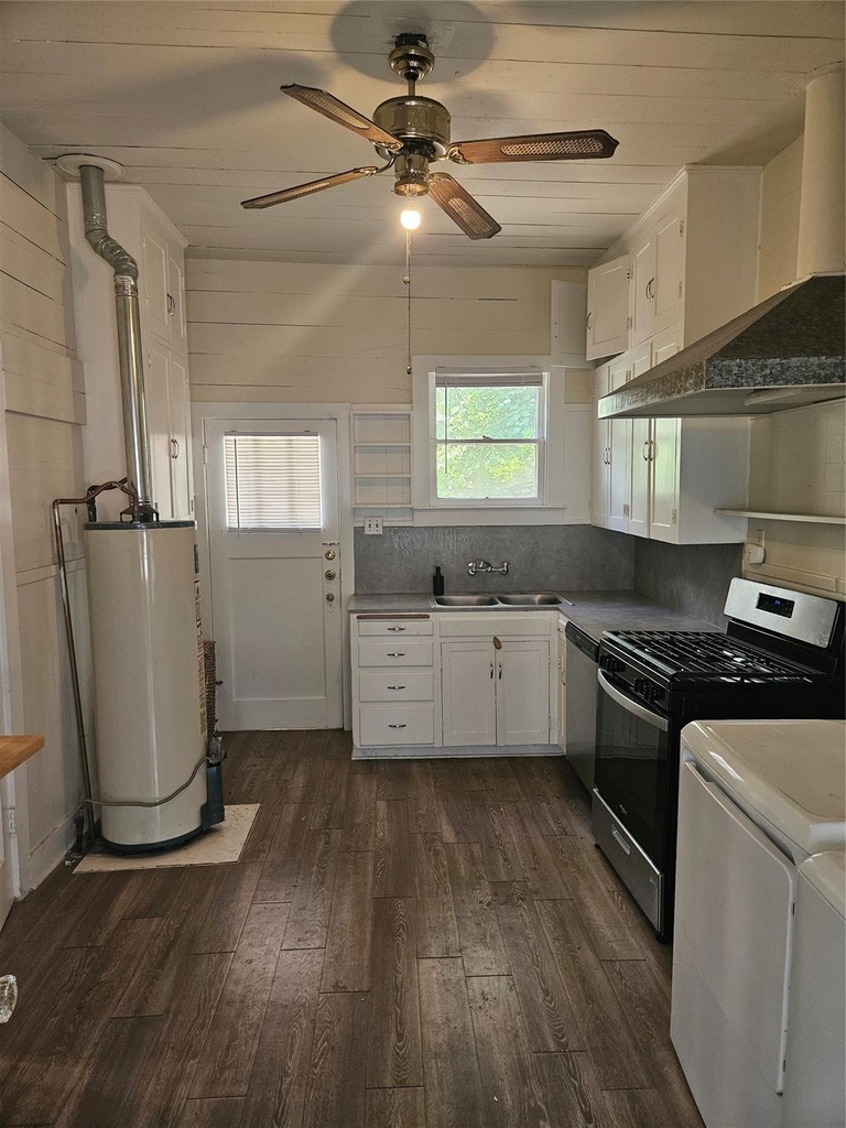 704 W 22nd St - Photo 1