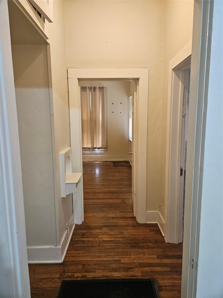 704 W 22nd St - Photo 7