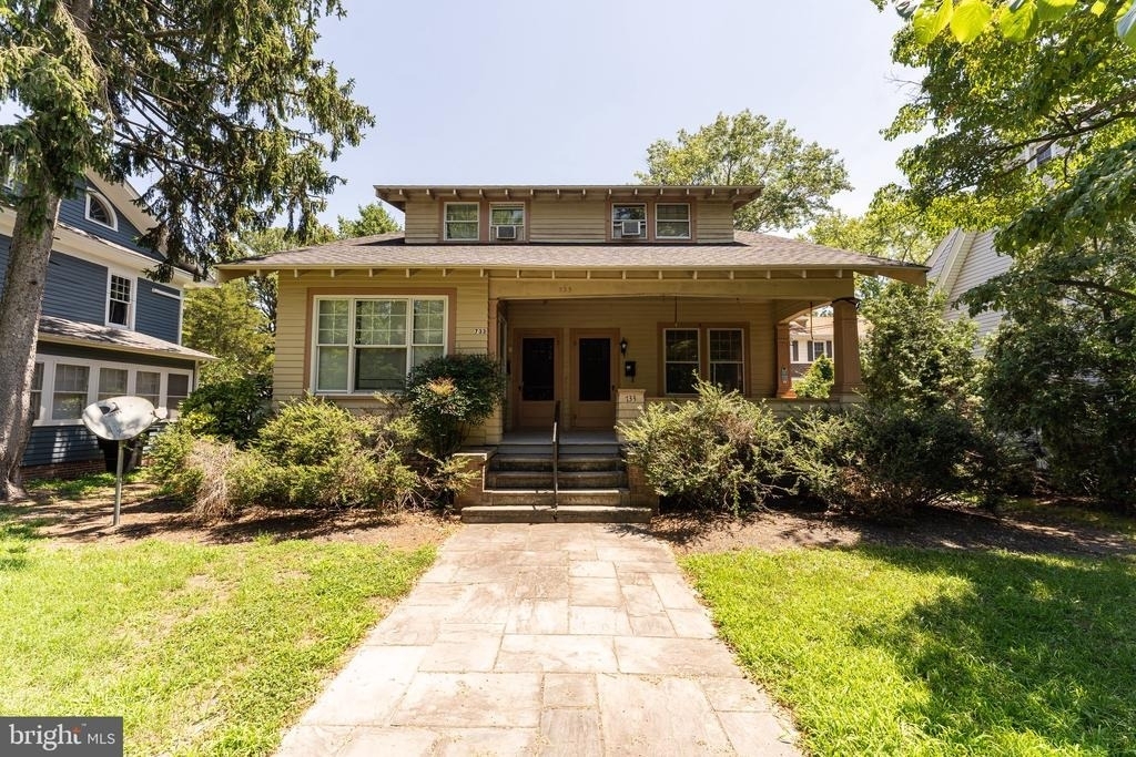 733 Camden Avenue - Photo 1