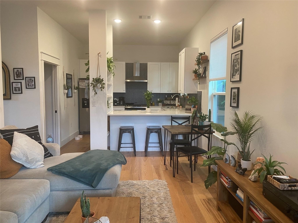 1122 Kirk Ave - Photo 2