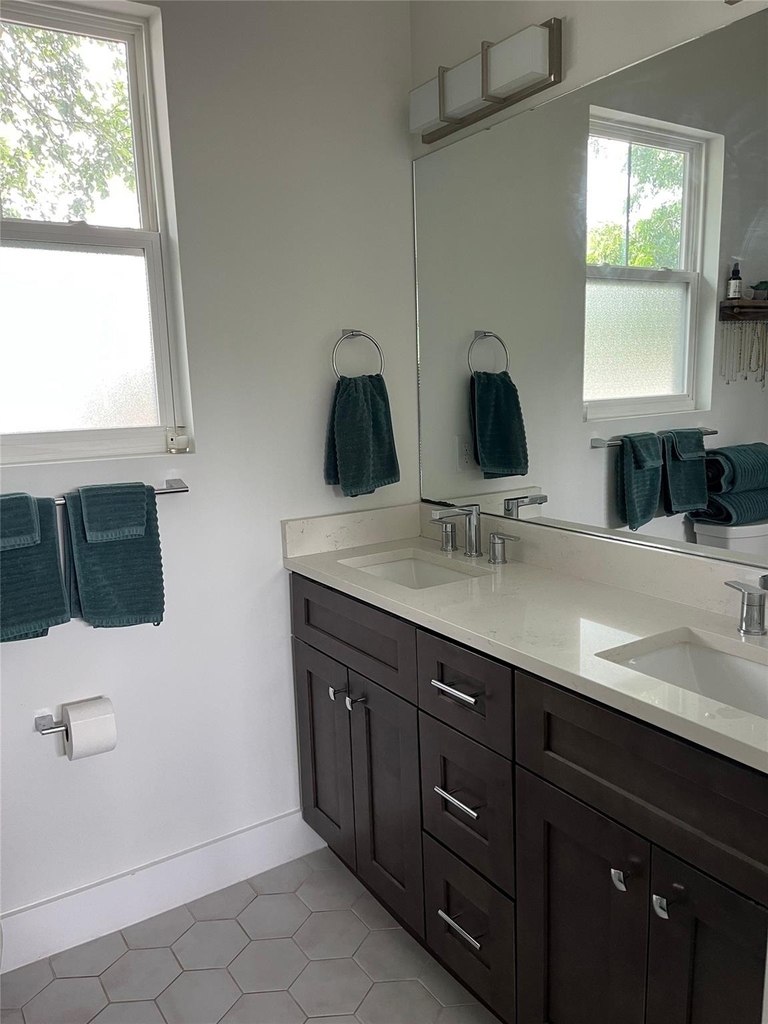 1122 Kirk Ave - Photo 5