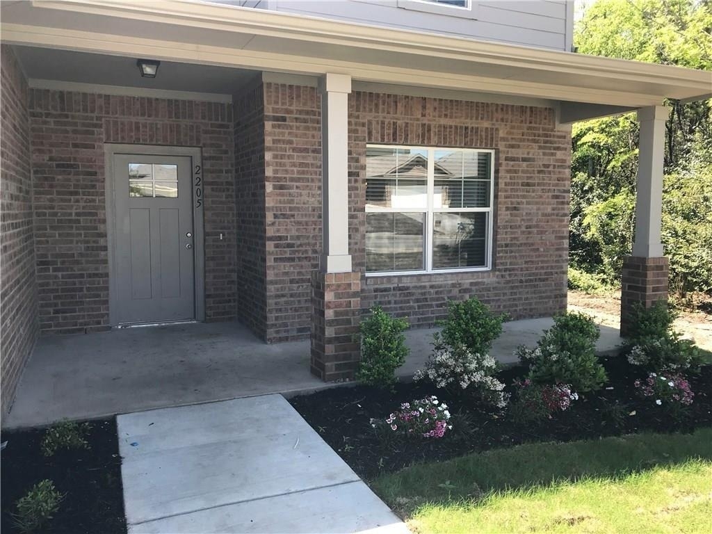 2205 Bettylou Ln - Photo 2