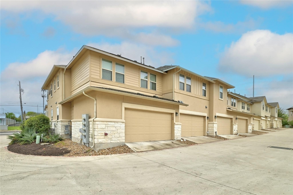 6814 E Riverside Dr - Photo 2