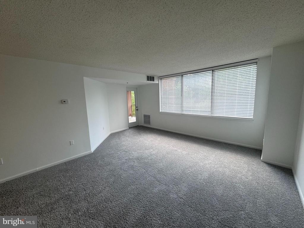 10101 Grosvenor Place - Photo 2