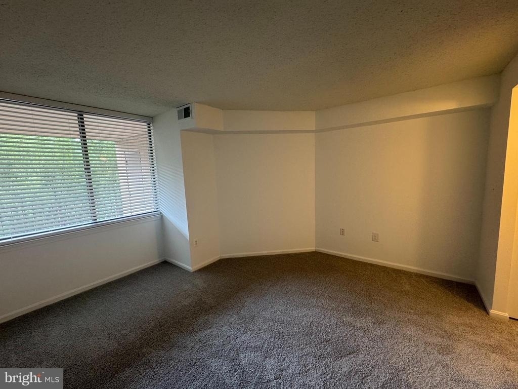 10101 Grosvenor Place - Photo 3