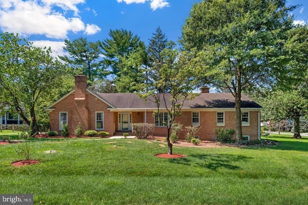 11132 Luxmanor Road - Photo 0