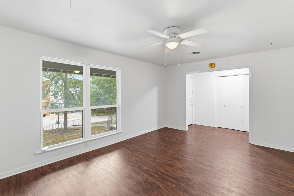 6108 Cherrylawn Cir - Photo 11