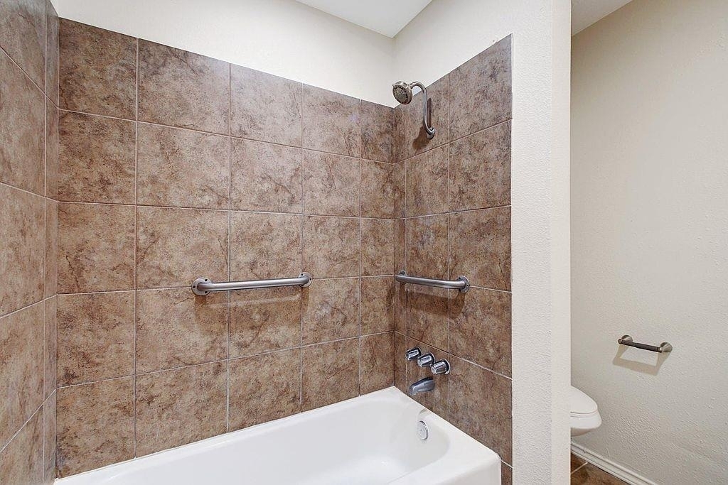 6108 Cherrylawn Cir - Photo 16