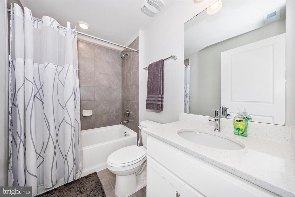 700 Bond Street - Photo 35
