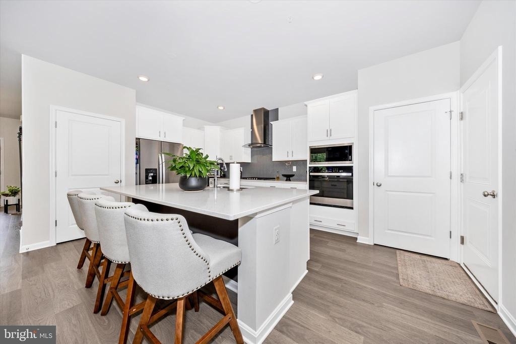 700 Bond Street - Photo 10