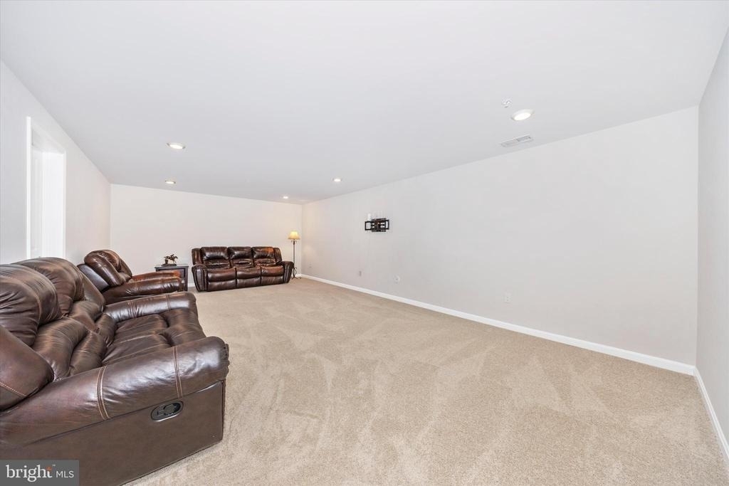 700 Bond Street - Photo 32