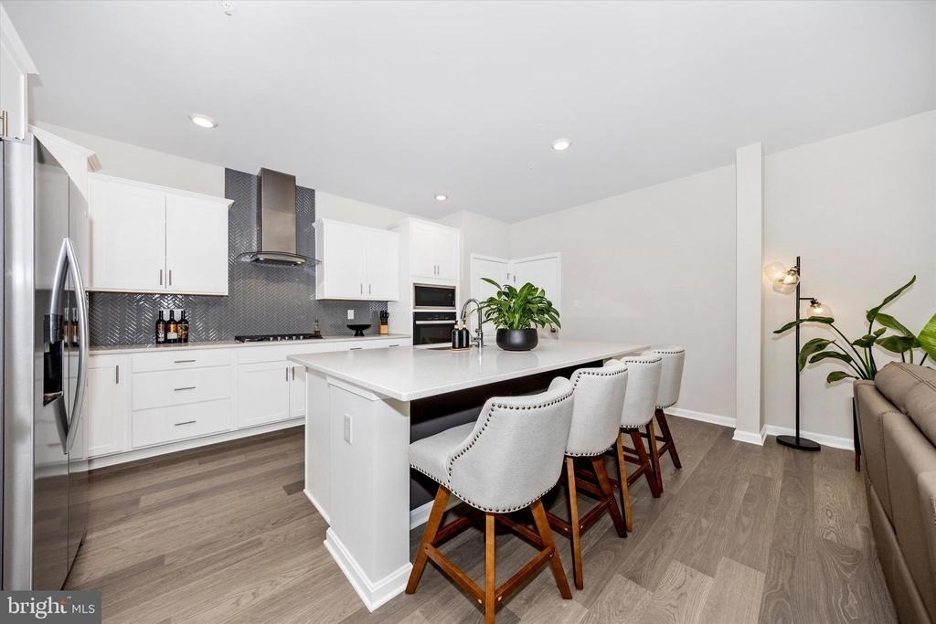 700 Bond Street - Photo 11