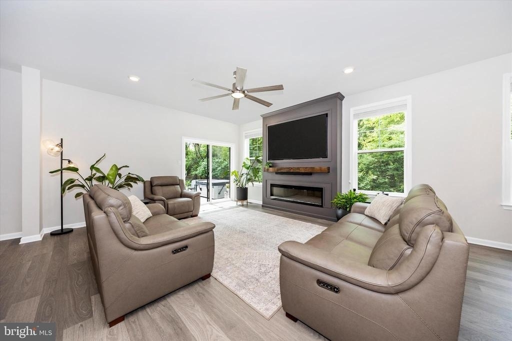 700 Bond Street - Photo 7