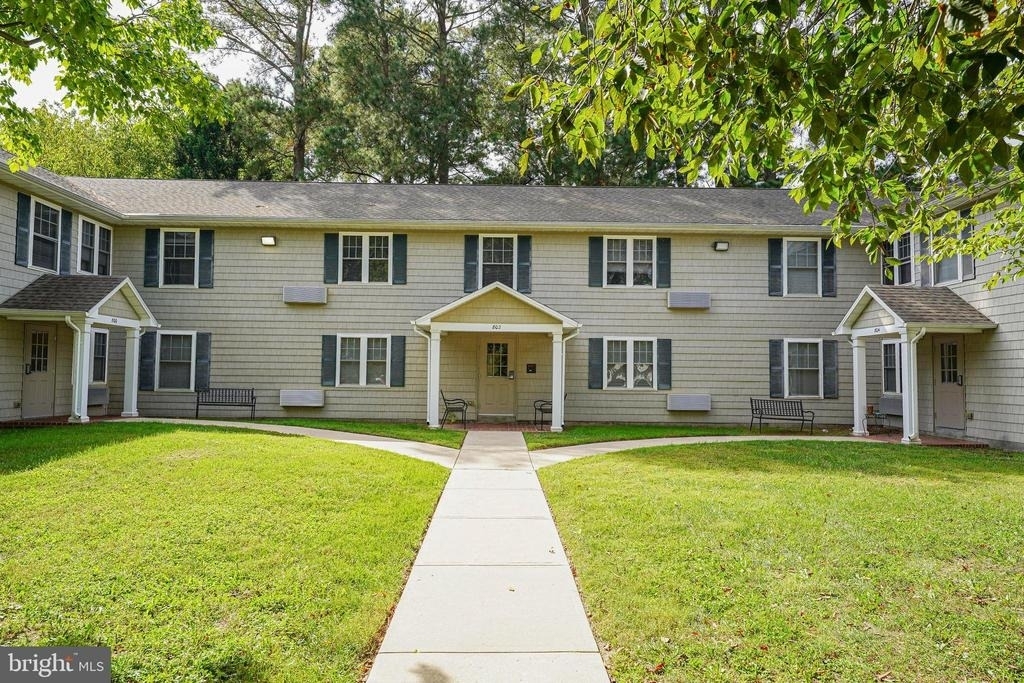 800 Travers Street - Photo 0