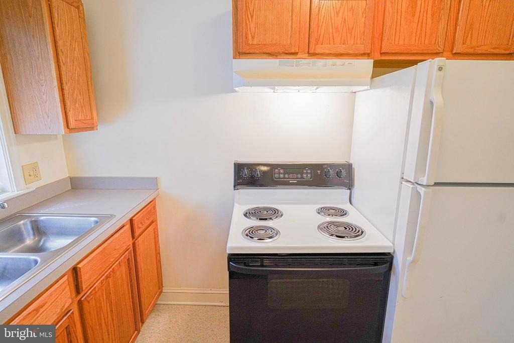 800 Travers Street - Photo 32