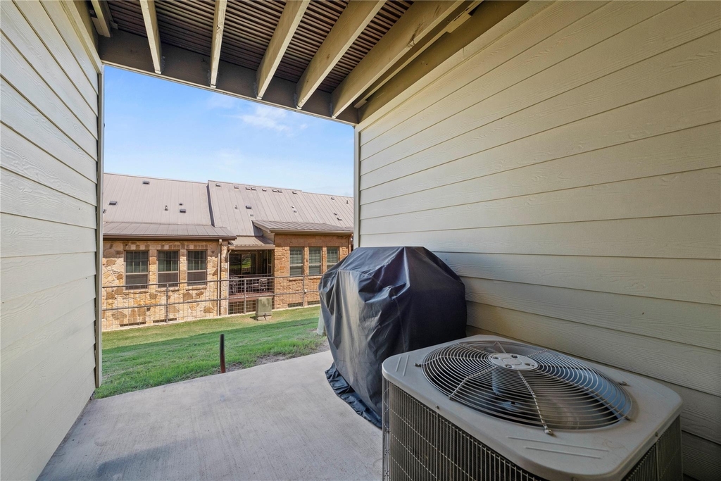 1201 Highknoll Ln - Photo 11
