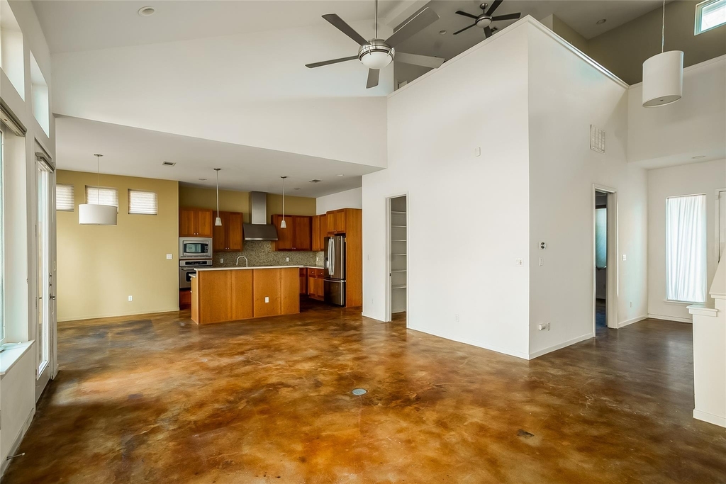 714 W Monroe St - Photo 2