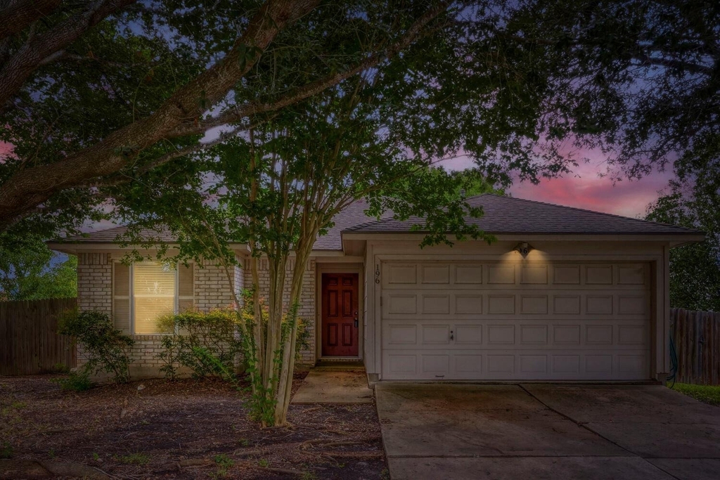 196 Goddard Dr - Photo 0