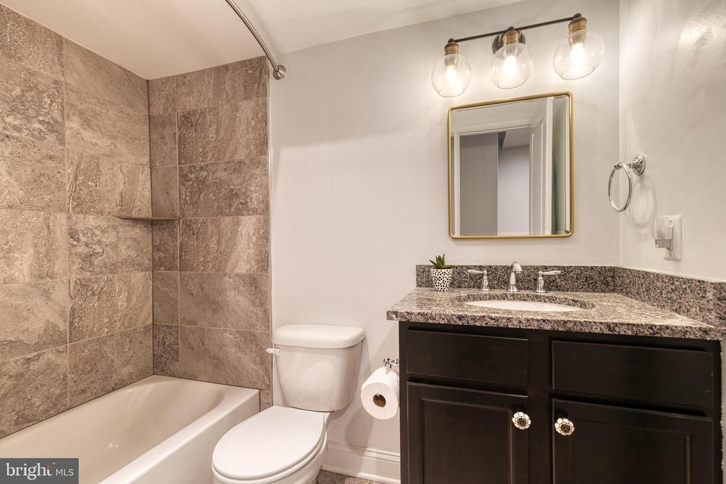 2205 Bank Street - Photo 10