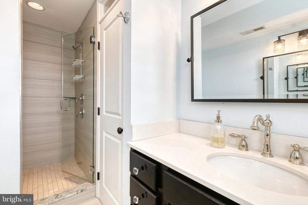 2205 Bank Street - Photo 13