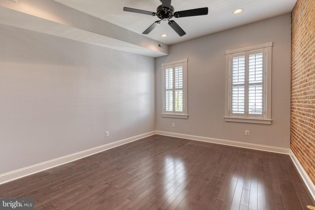 2205 Bank Street - Photo 11