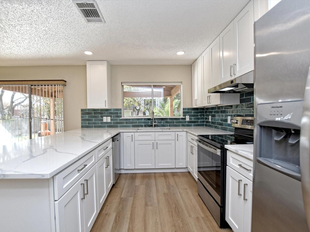 1307 Chalk Ln - Photo 12
