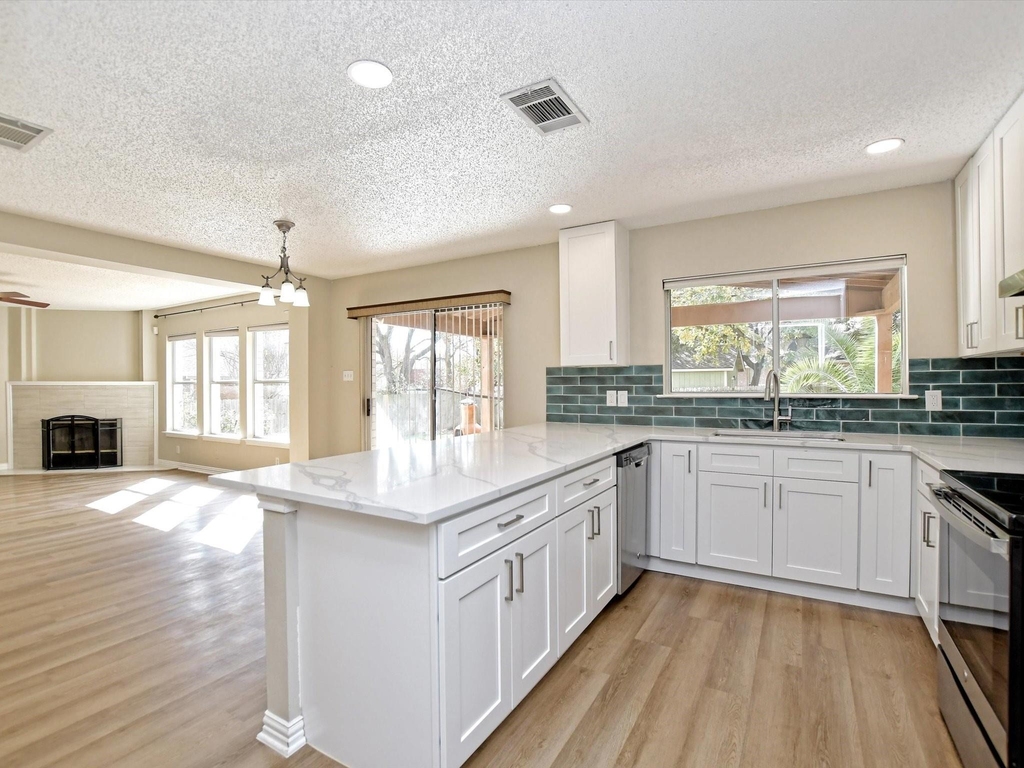 1307 Chalk Ln - Photo 13