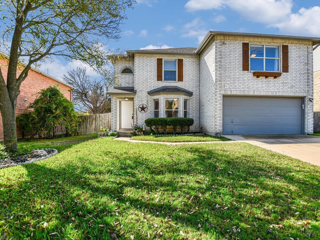 1307 Chalk Ln - Photo 2