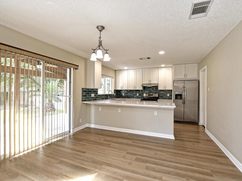 1307 Chalk Ln - Photo 10