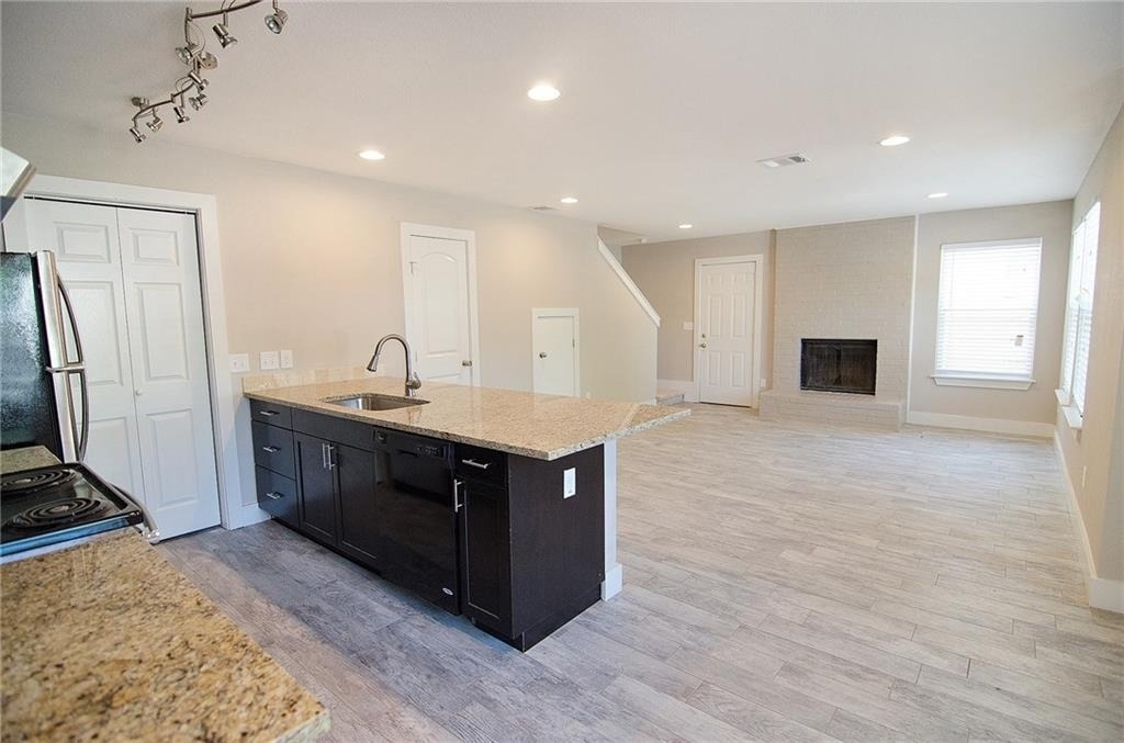 11901 Alpheus Ave - Photo 2