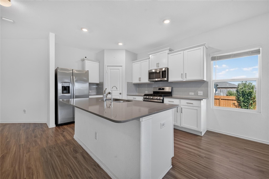 1600 Cobblecrest Ln - Photo 6