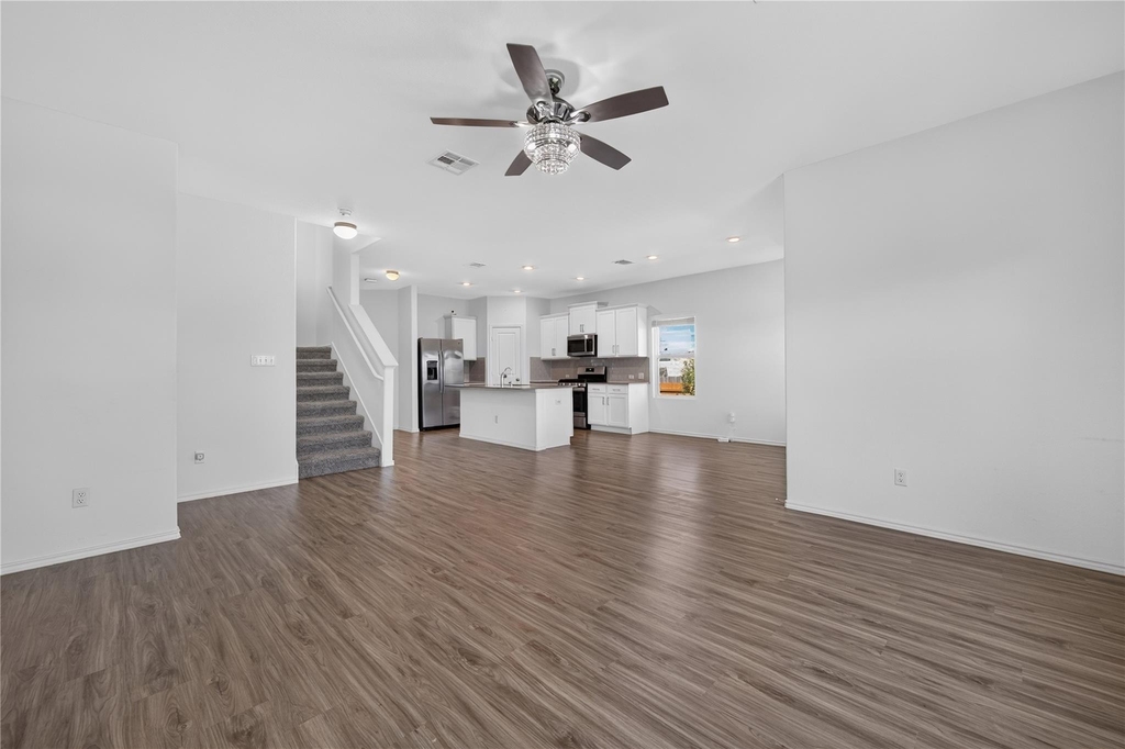 1600 Cobblecrest Ln - Photo 3