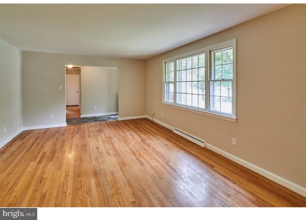 506 Foulkstone Road - Photo 4