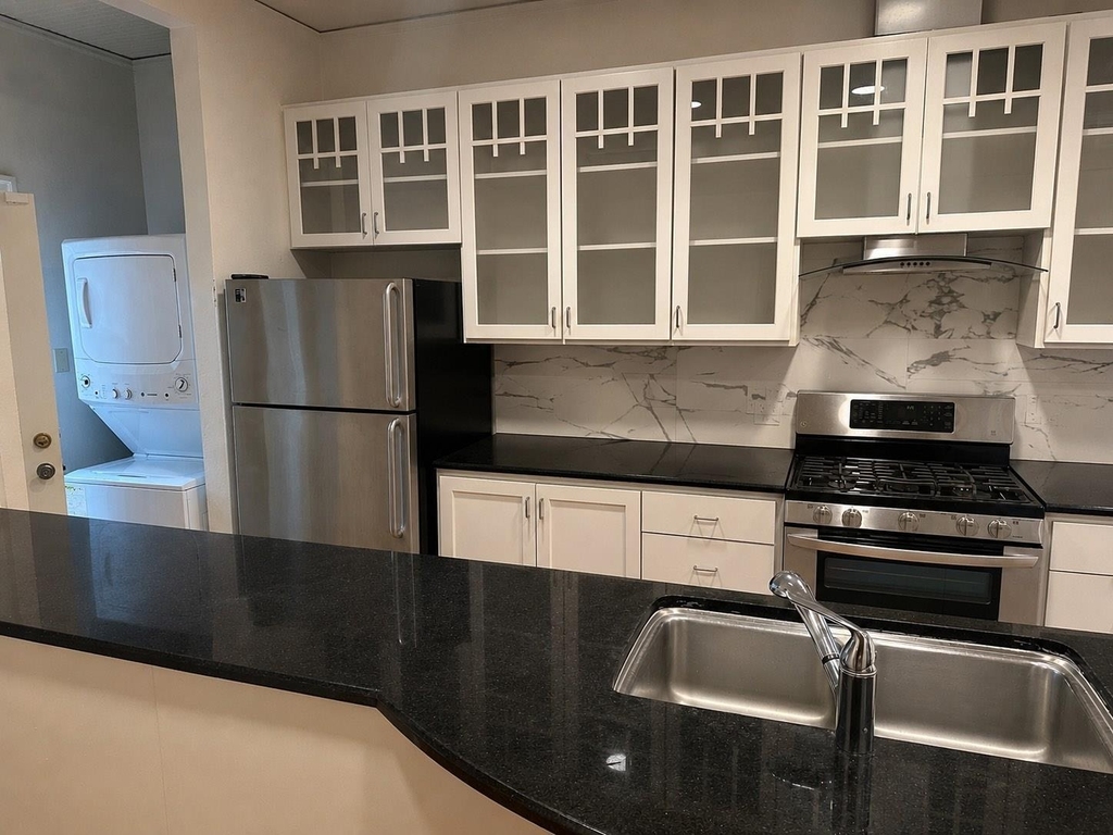 3200 Harris Park Ave - Photo 3