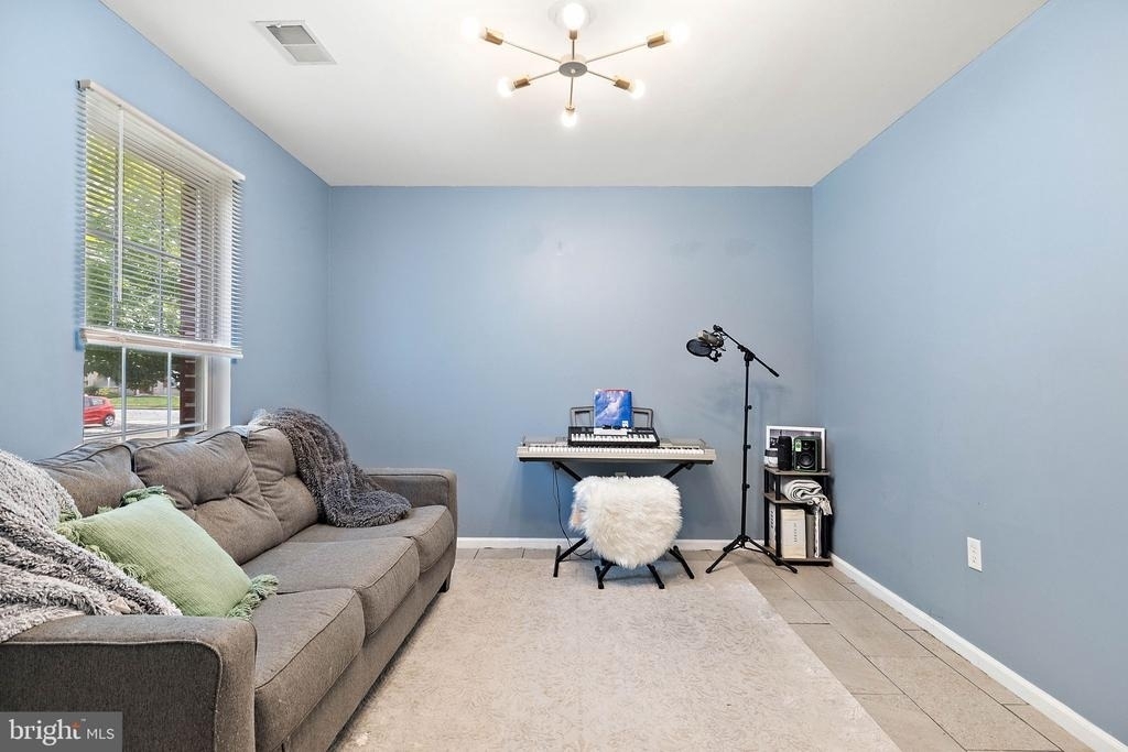 906 Gray Street - Photo 1