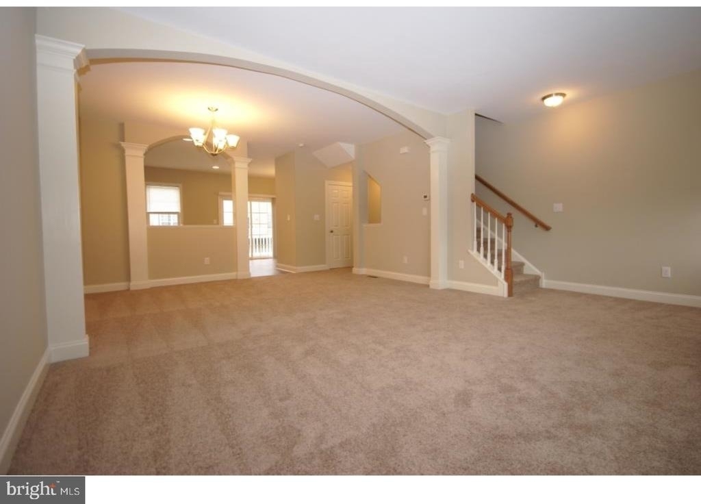 307 S Parkway Drive - Photo 2