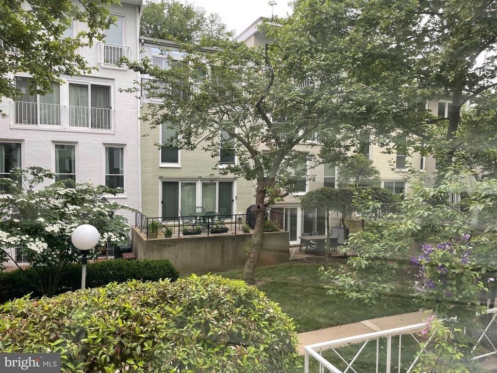 61 G Street Sw - Photo 30