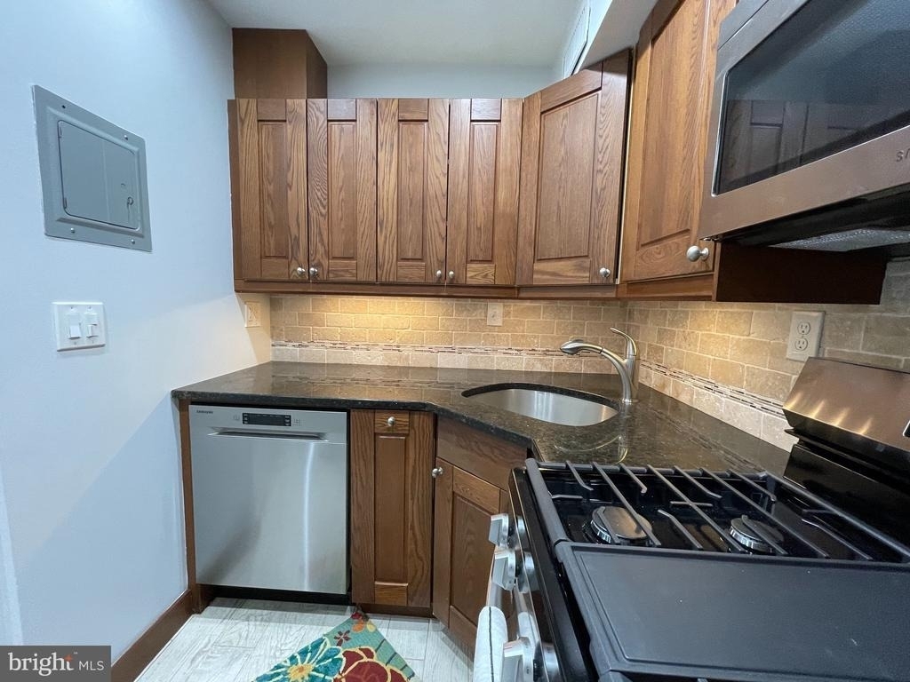 61 G Street Sw - Photo 10