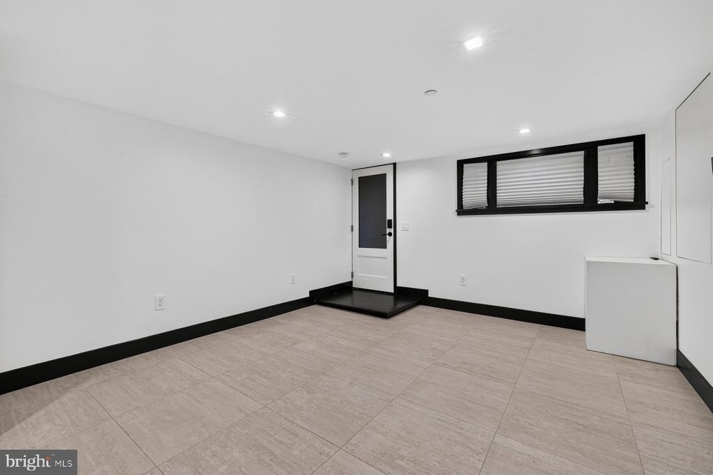 1513 Vermont Avenue Nw - Photo 2