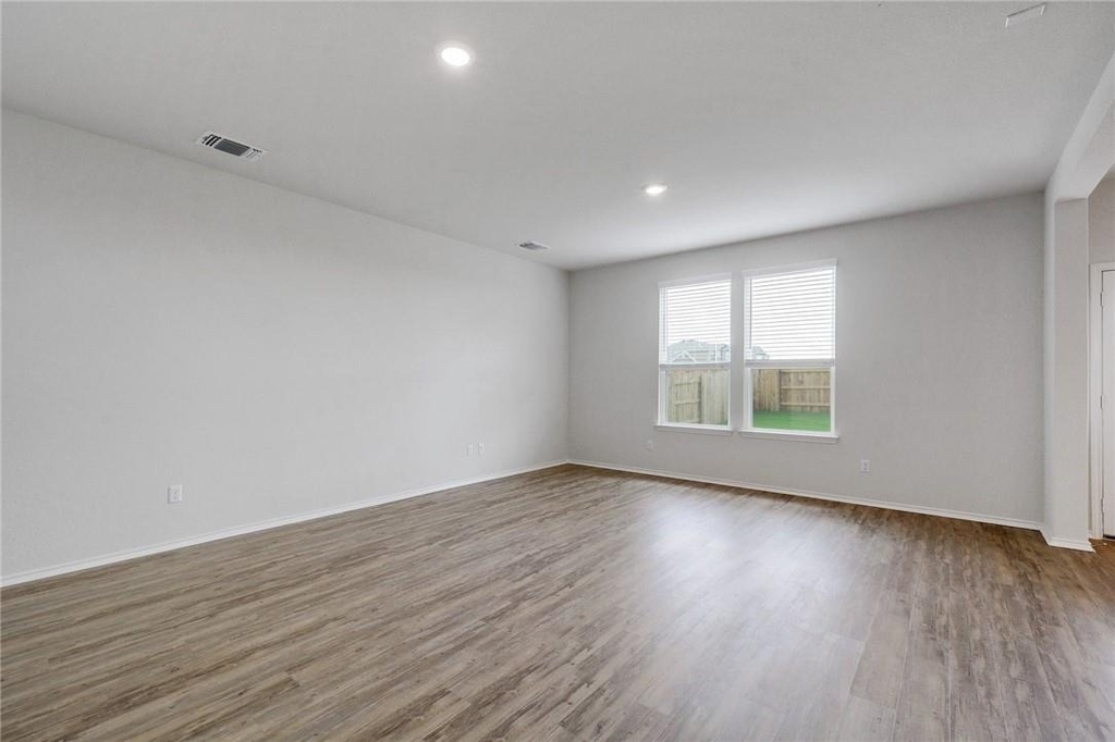 121 Nettletree Dr - Photo 4