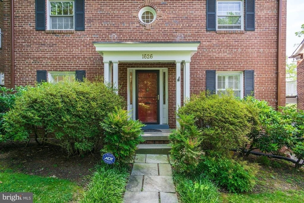 1626 Kalmia Road Nw - Photo 3