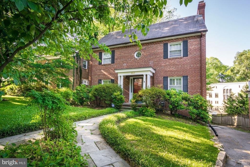 1626 Kalmia Road Nw - Photo 0