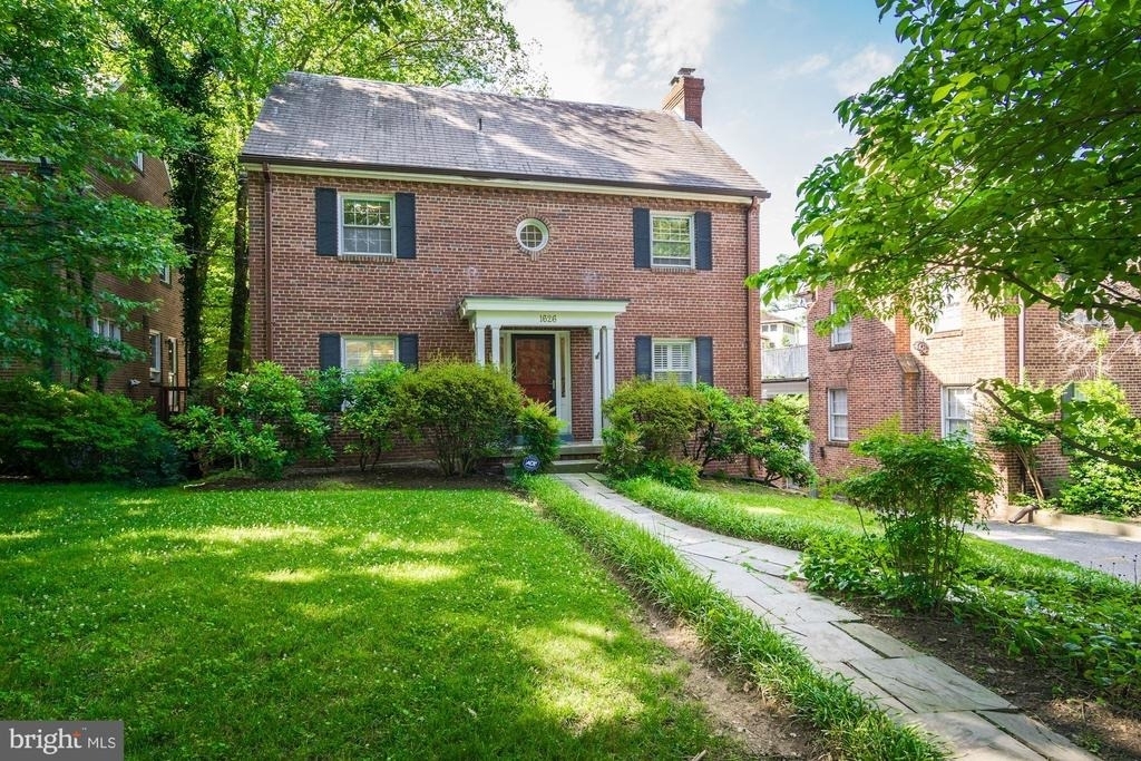 1626 Kalmia Road Nw - Photo 2