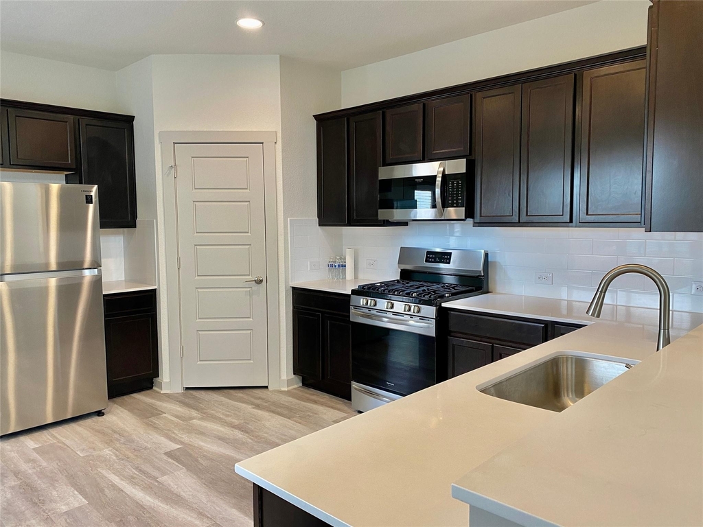 10210 Criswell Rd - Photo 6