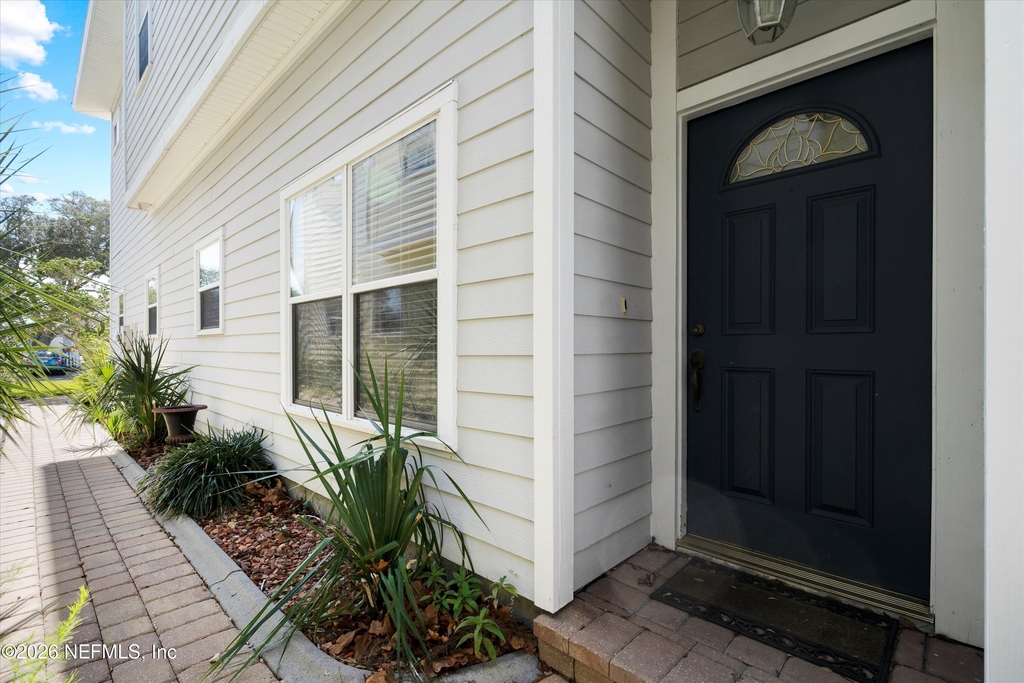 819 6th Avenue S - Photo 2